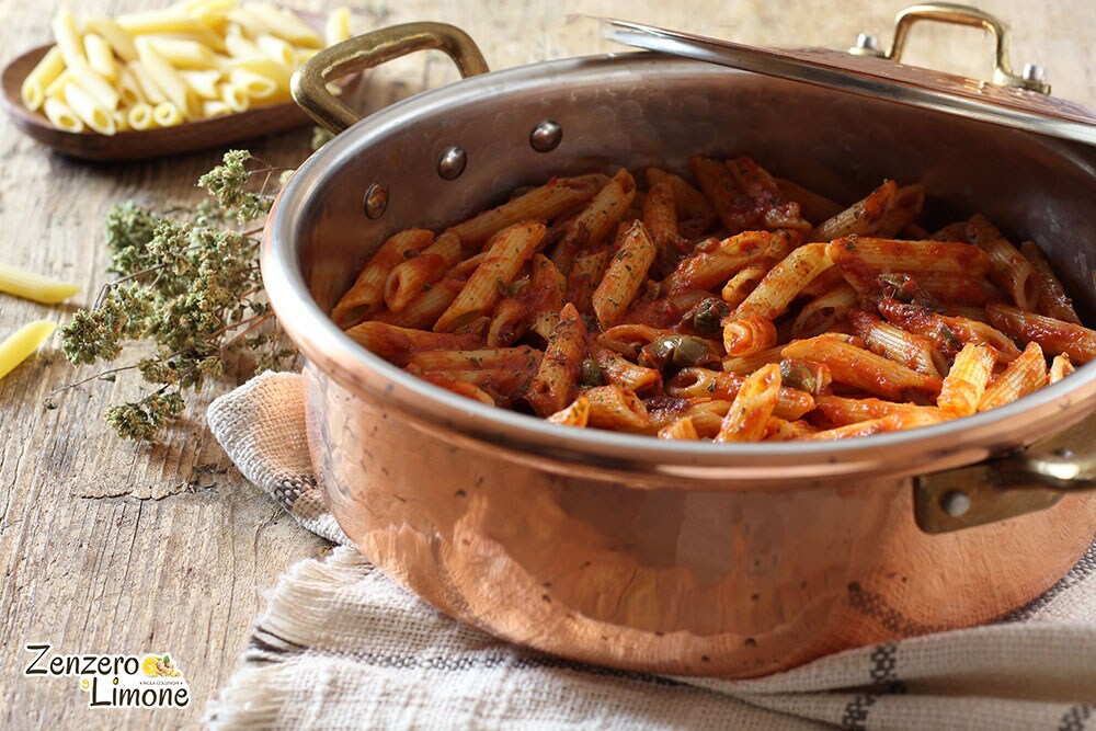 Penne con alcaparras y aceitunas negras