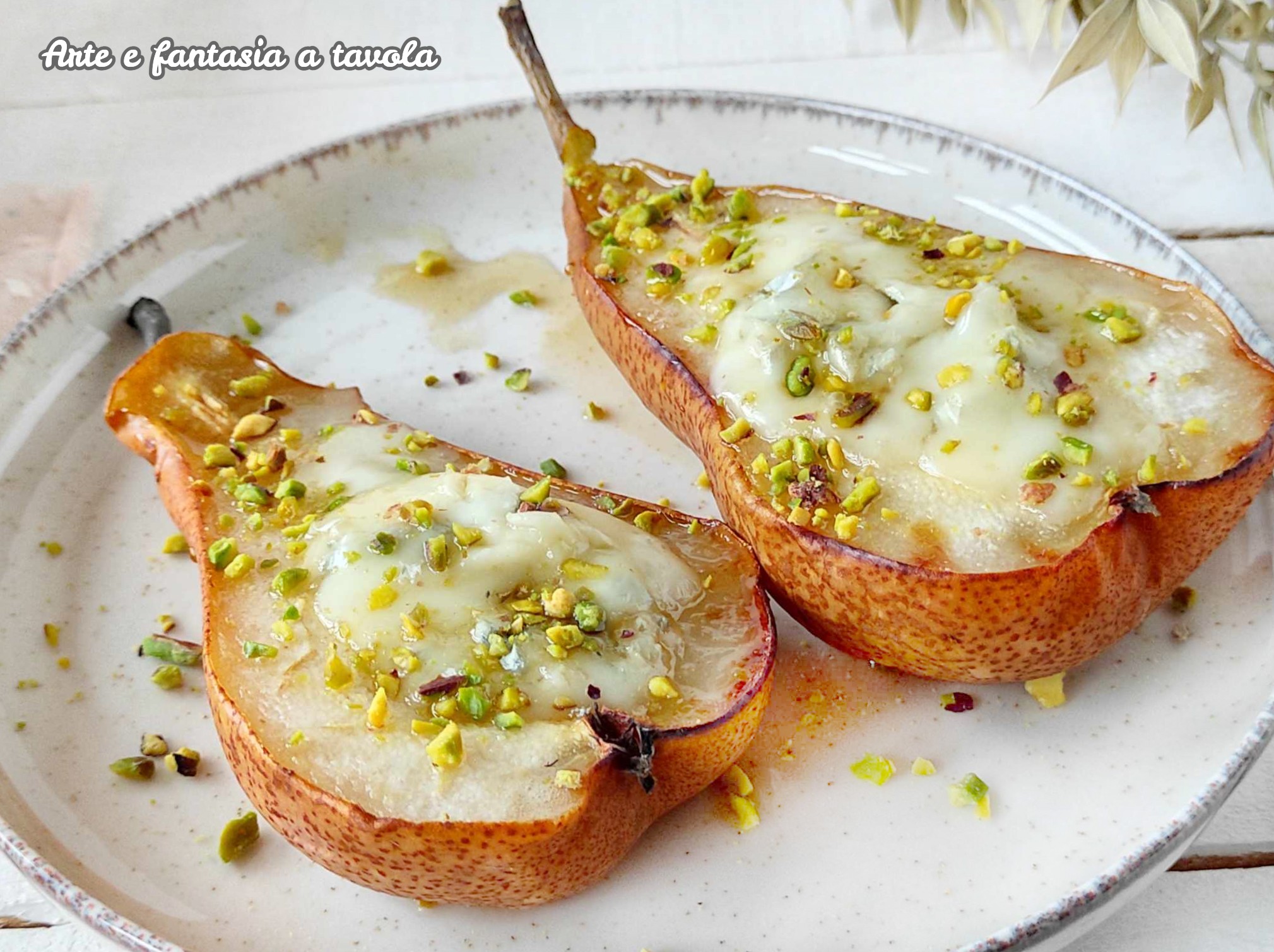 Peras al horno con Gorgonzola dulce para sorprender a tus invitados
