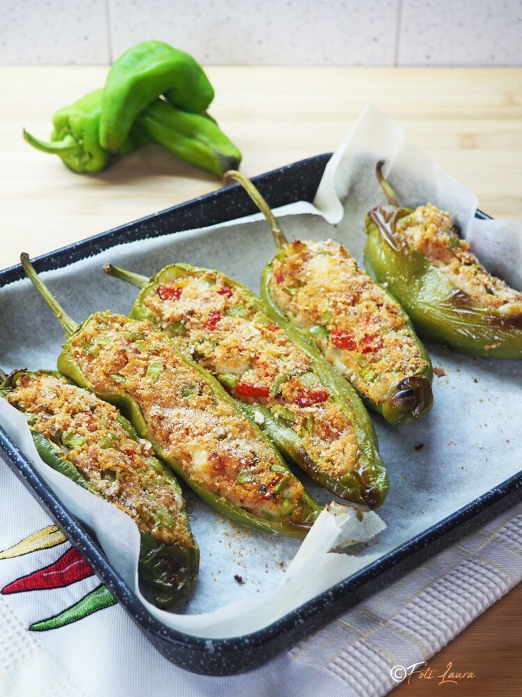 Pimientos cornetas rellenos