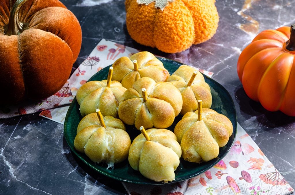 Pizzettine zucca, pizzette en forma de calabaza