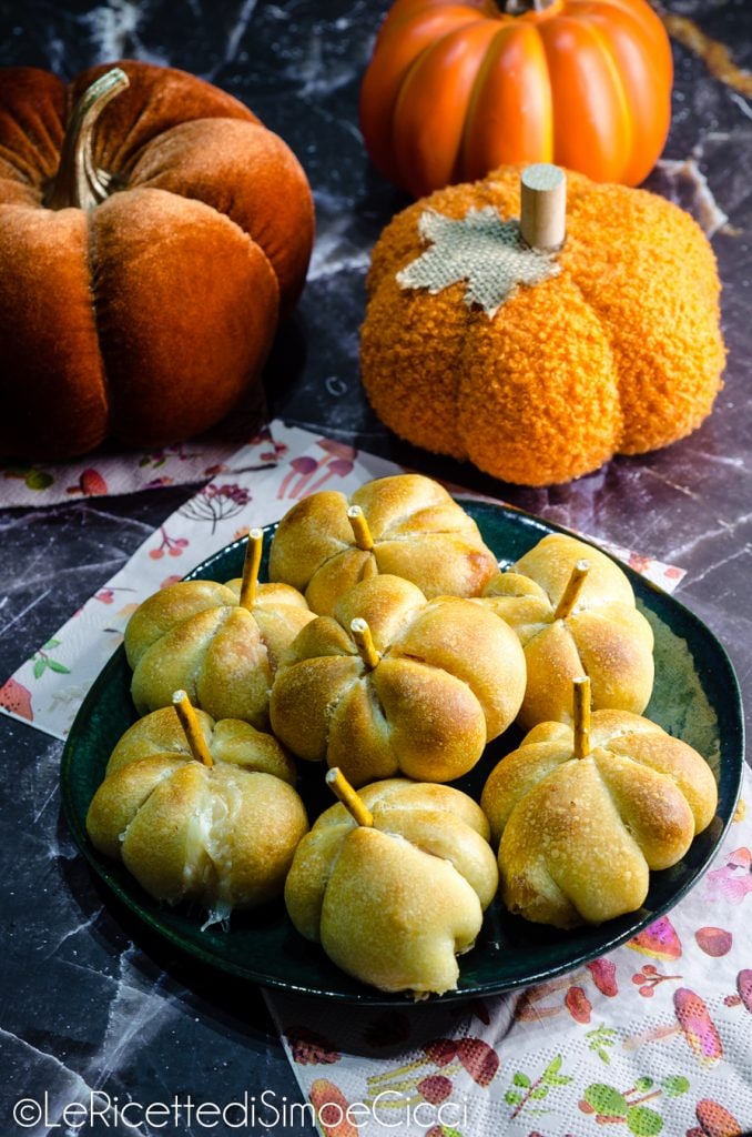 Pizzettine zucca, pizzette en forma de calabaza