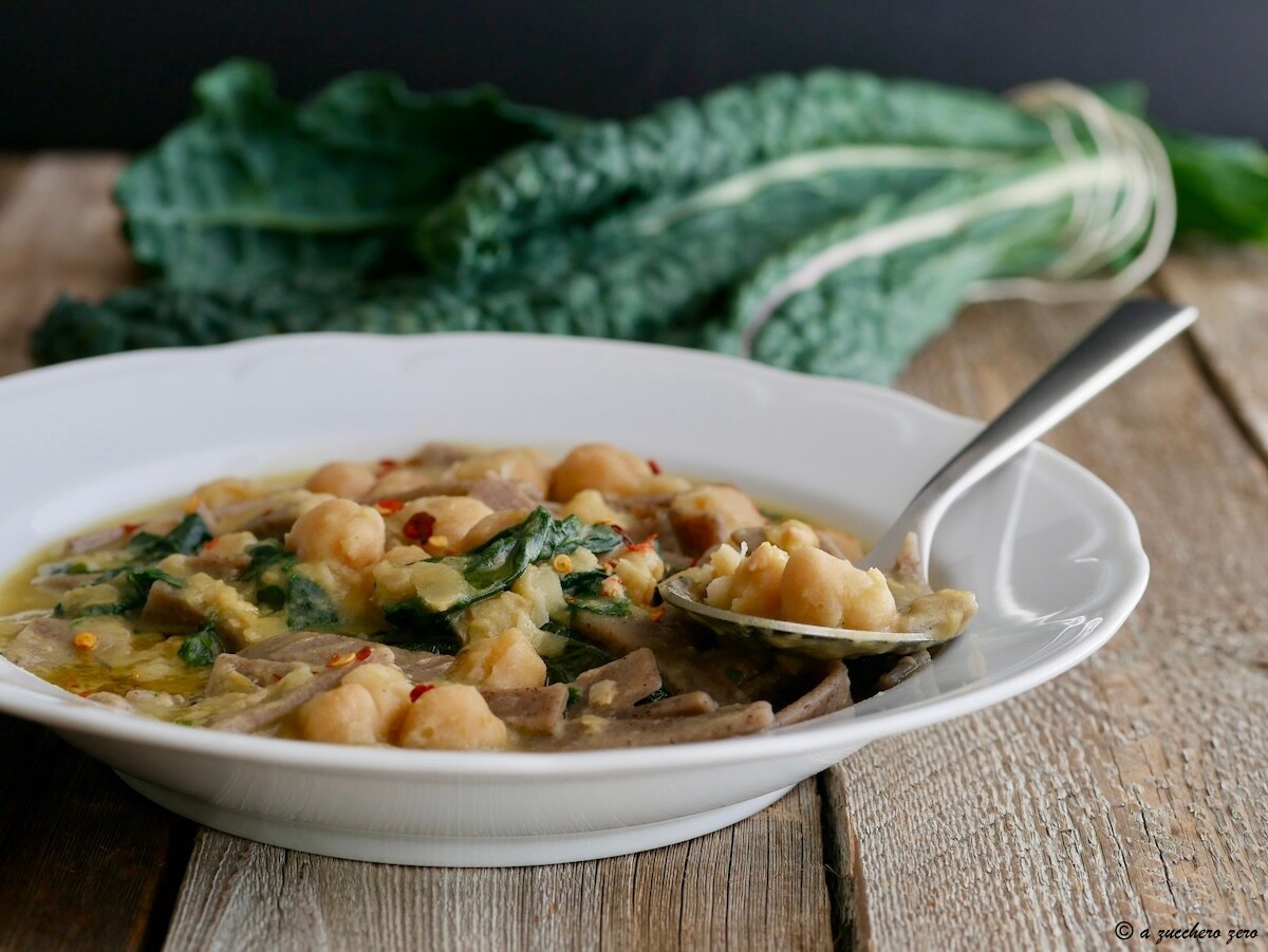 Pizzoccheri en sopa de garbanzos y col rizada