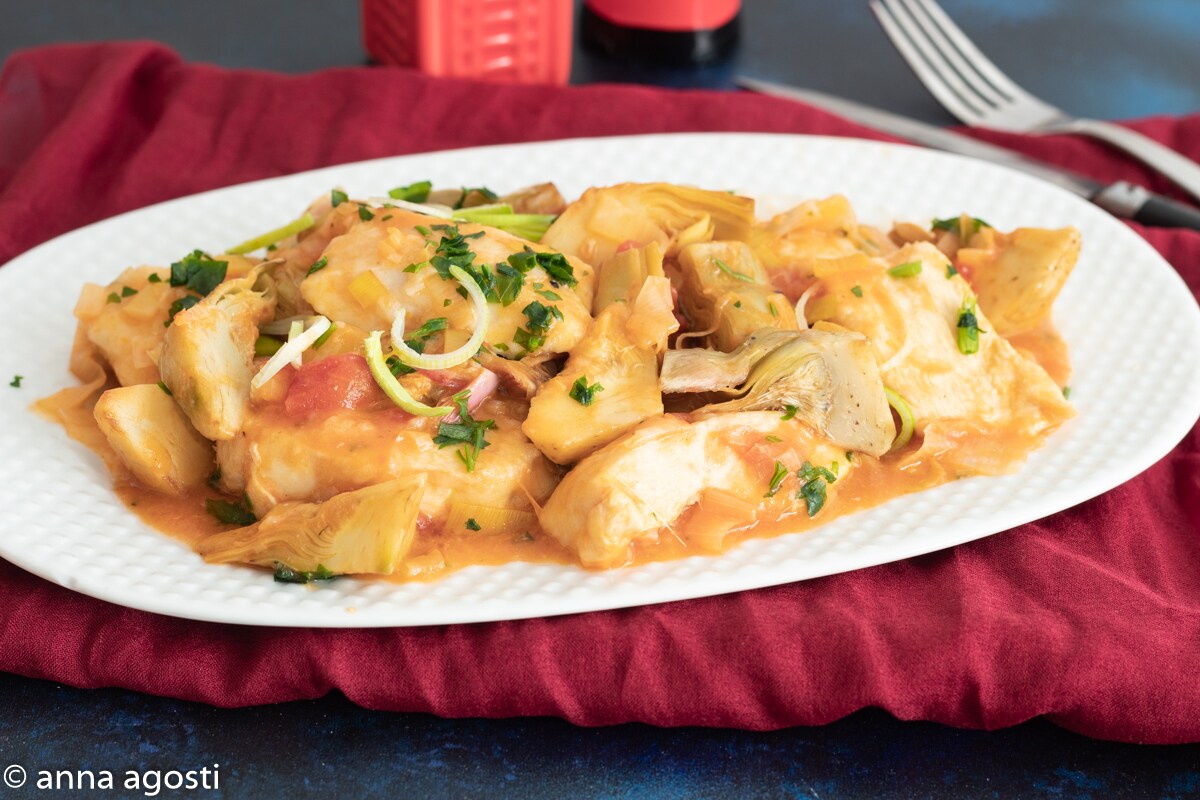 Pollo a la naranja con alcachofas