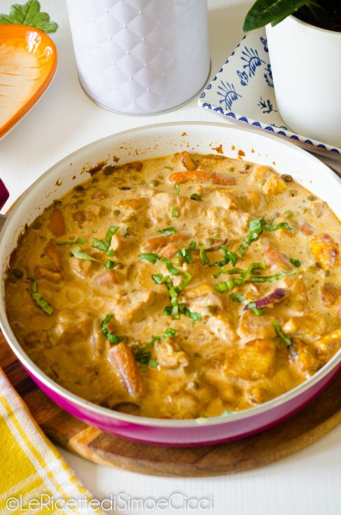 Pollo al curry cremoso con verduras, listo en menos de 30 minutos!