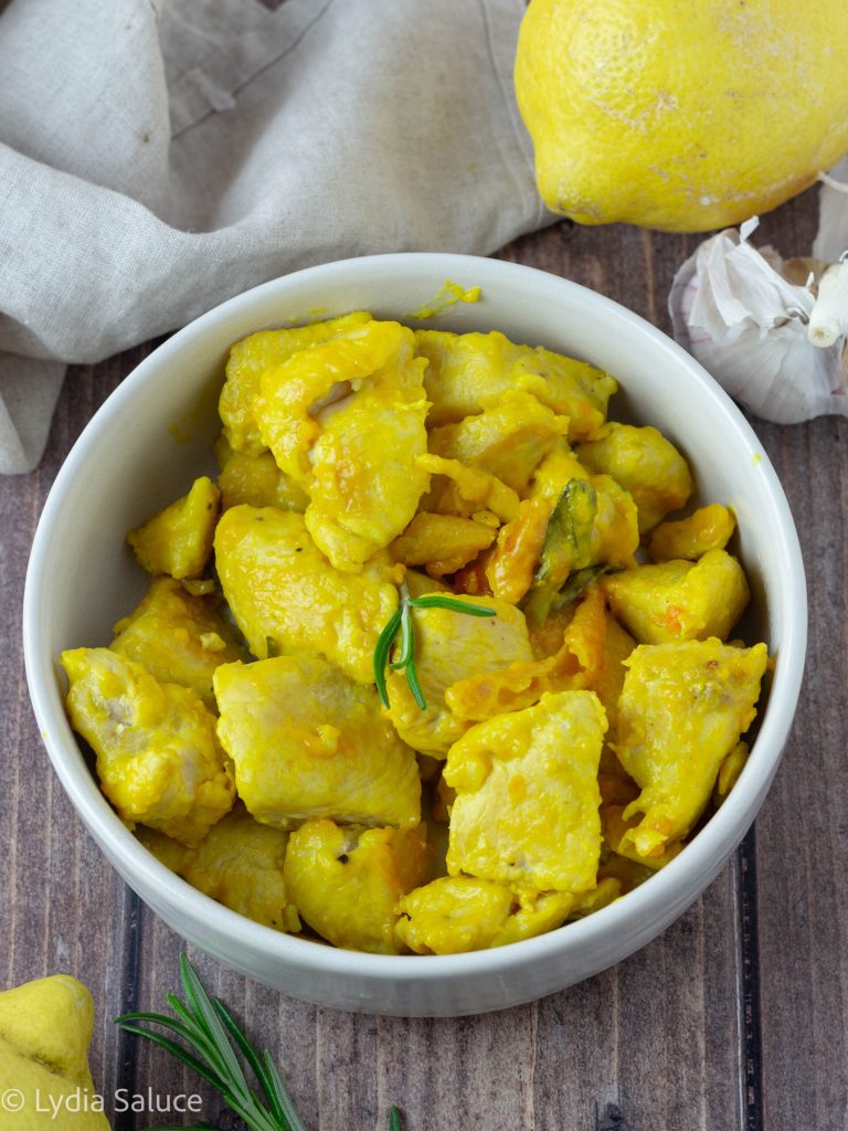 Pollo al limón y azafrán