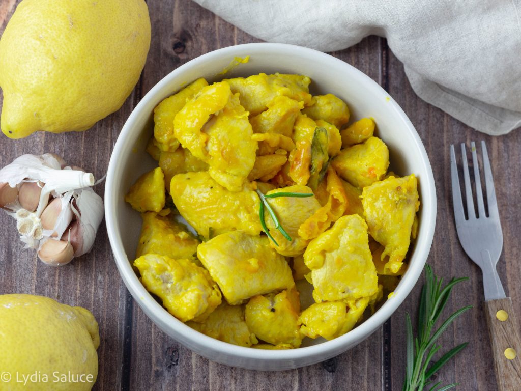 Pollo al limón y azafrán