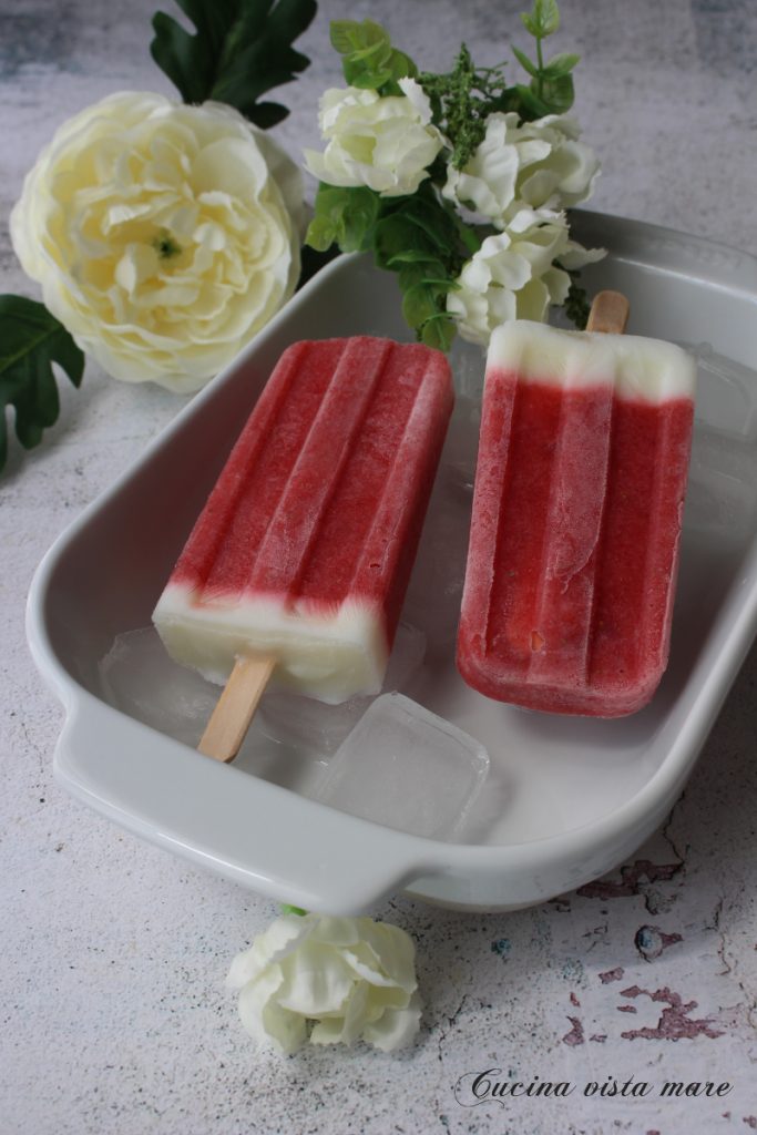 Polos de fresa y plátano Cocina vista al mar