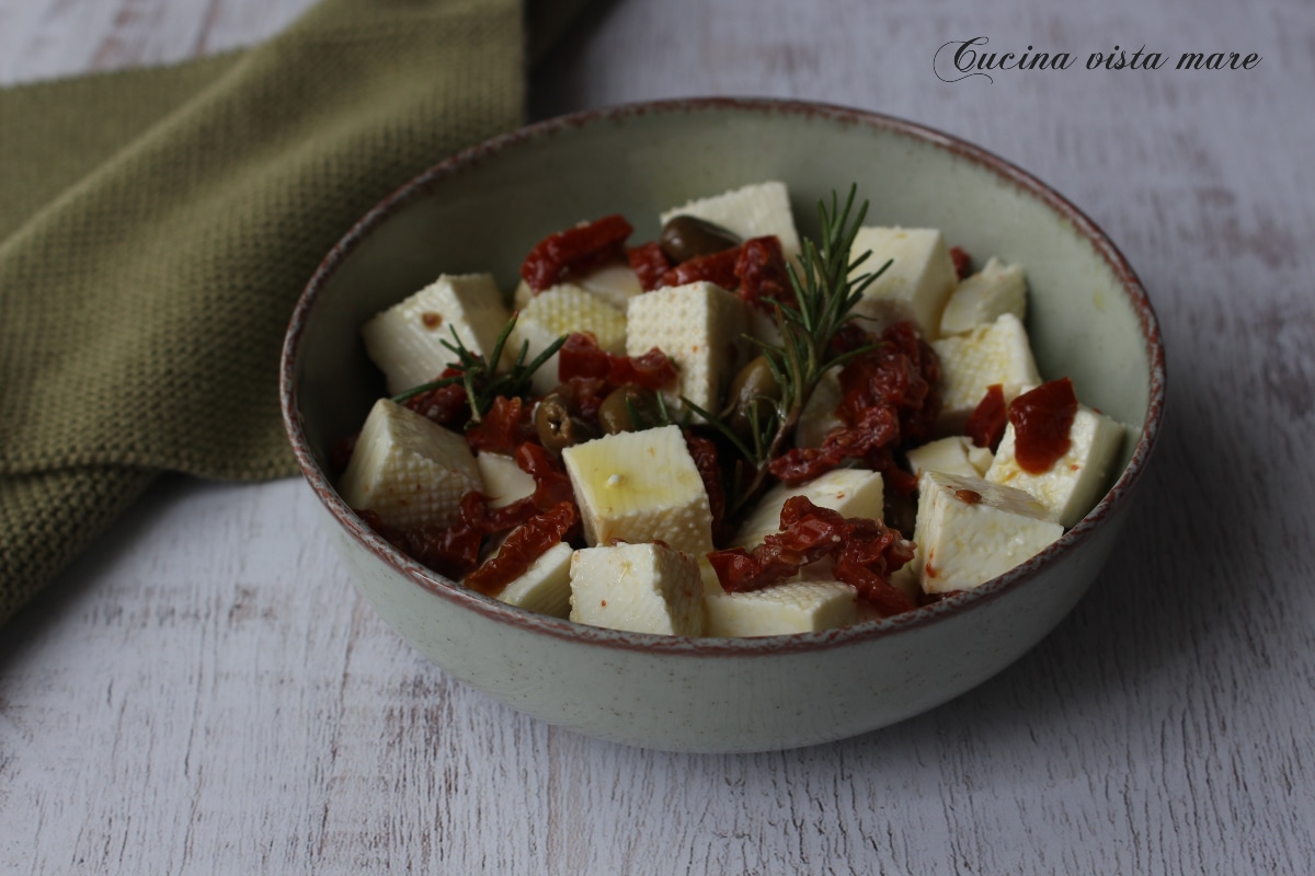 Queso fresco marinado