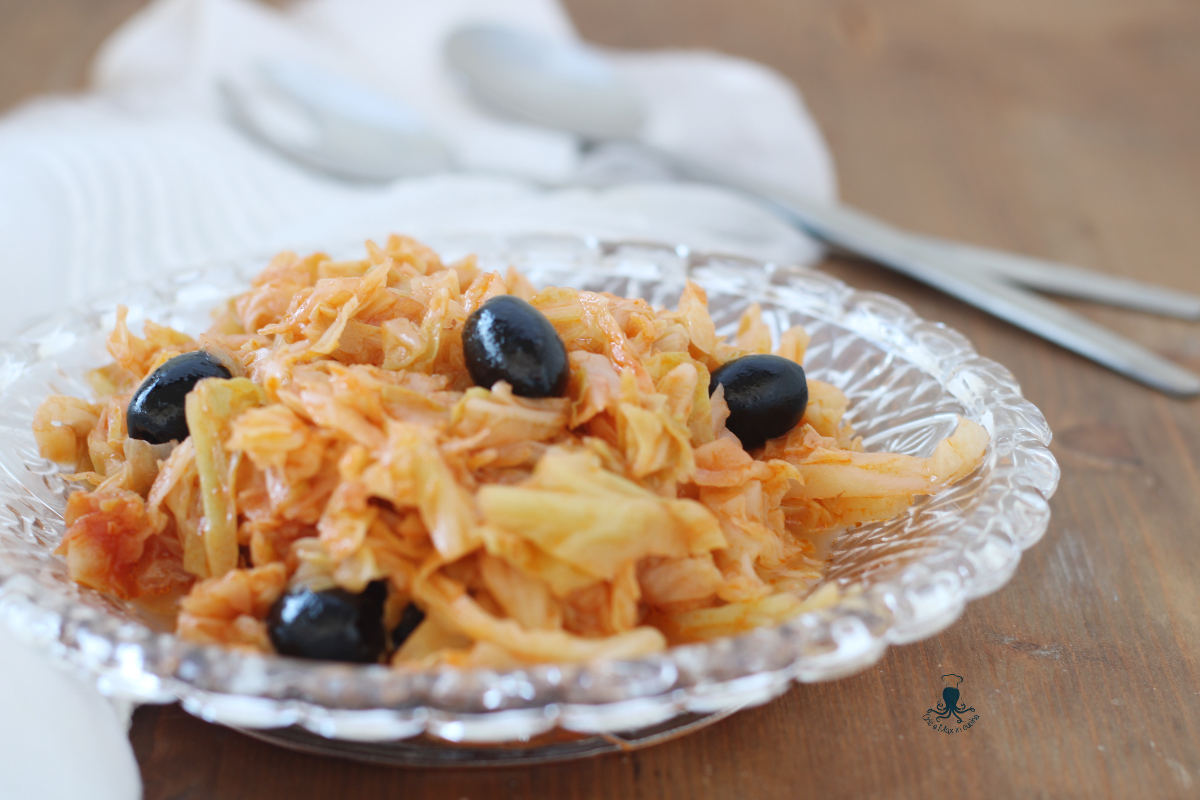 Repollo guisado con aceitunas, receta con y sin Thermomix.