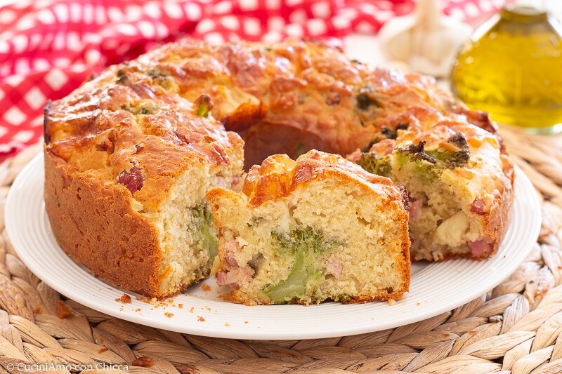 ROSCA DE BRÓCOLI Y TOCINO