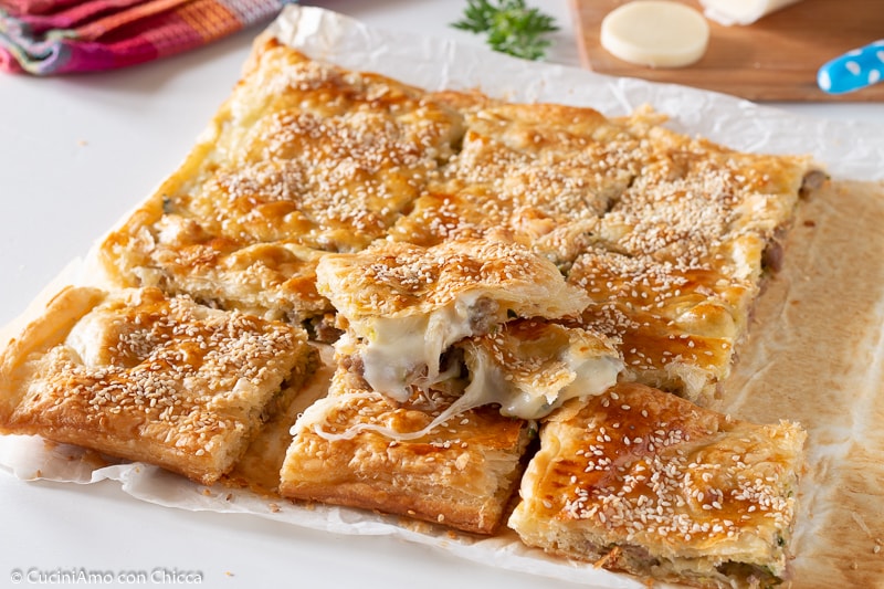 RUSTICHELLA CON SALCHICHA CALABACINES Y QUESO