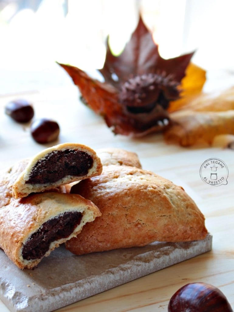 galletas rellenas de crema de castañas y chocolate con forma de ravioli