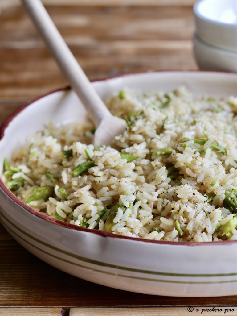 Risotto con espárragos silvestres con arroz integral y desamidado