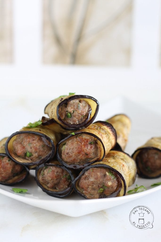 Rollitos de berenjenas crudas en freidora de aire