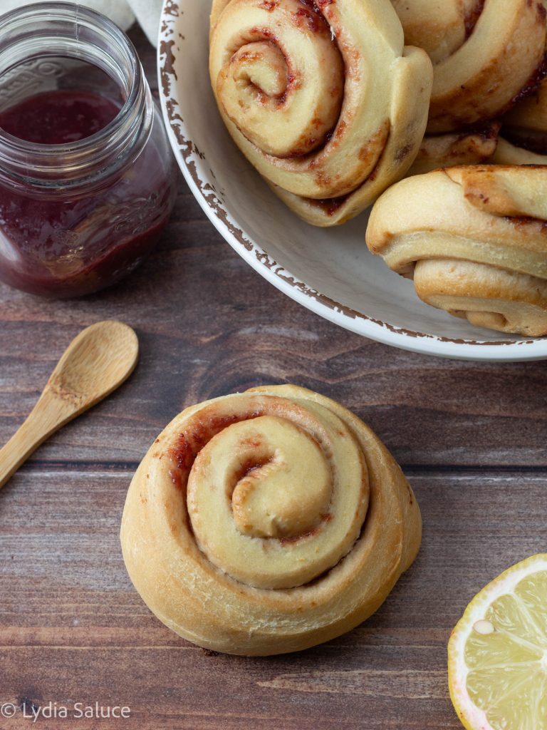 Rollitos de Pan Brioche con Frutas del Bosque