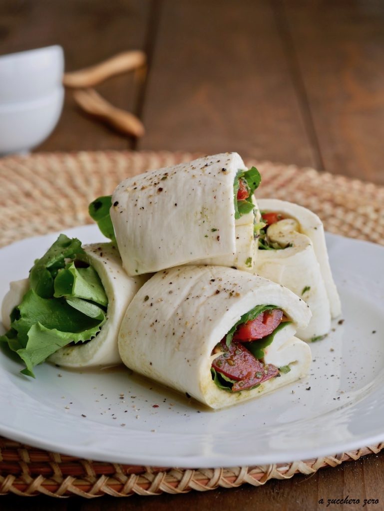 Rollo de mozzarella relleno vegetariano
