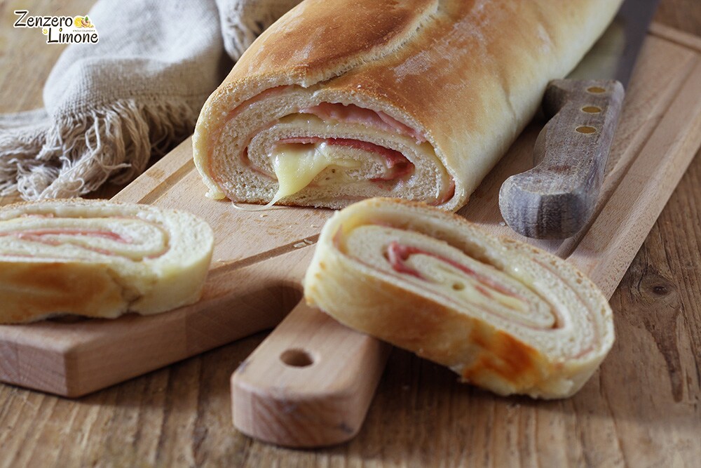 Rollo salado relleno