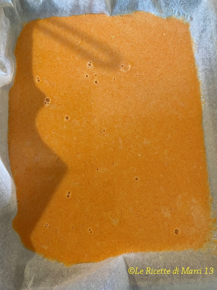 Rollo vegano de harina de garbanzo con crema de tofu y calabacines masa