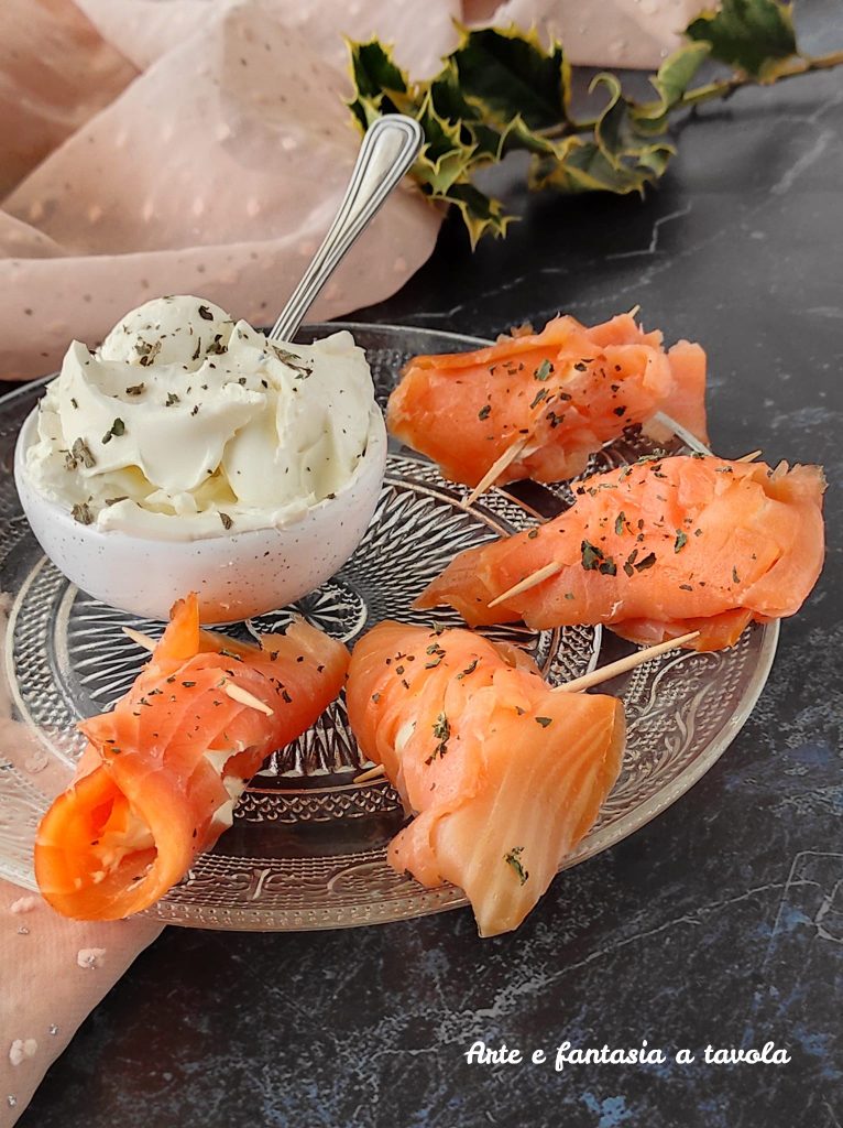Rollos de salmón y queso