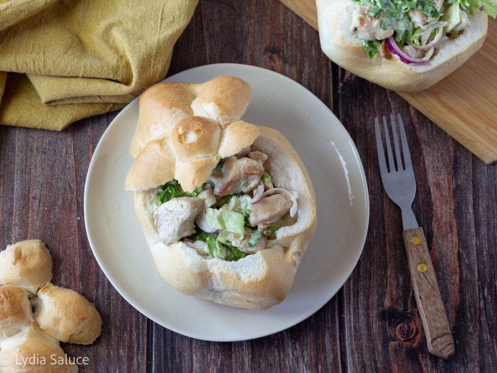 Rosetas rellenas de ensalada mixta