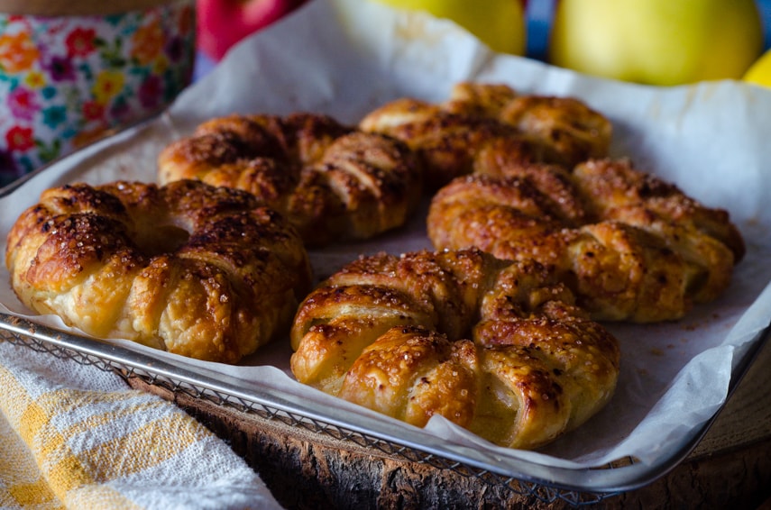 Rosquillas de manzana con hojaldre