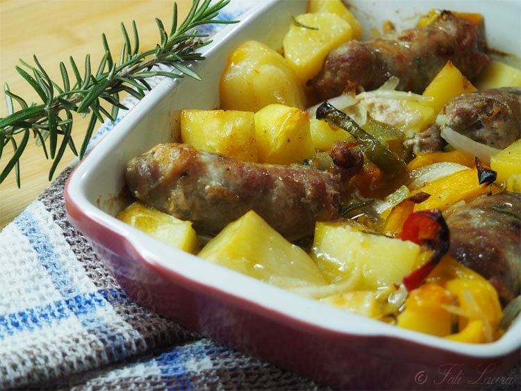 Pimientos con patatas y salchicha