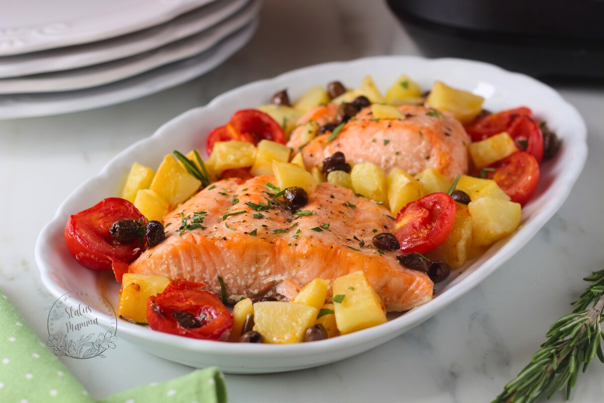 Salmón perfecto en 20 minutos. Patatas crujientes. Una sola freidora.