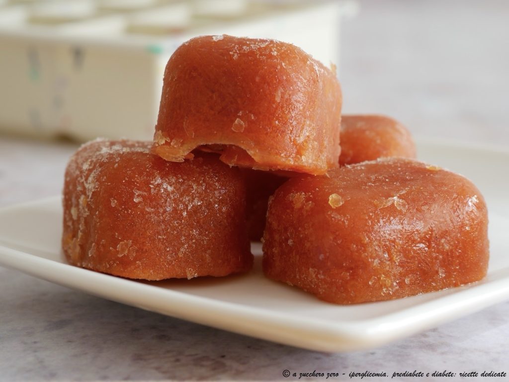 Salsa de tomate en cubos