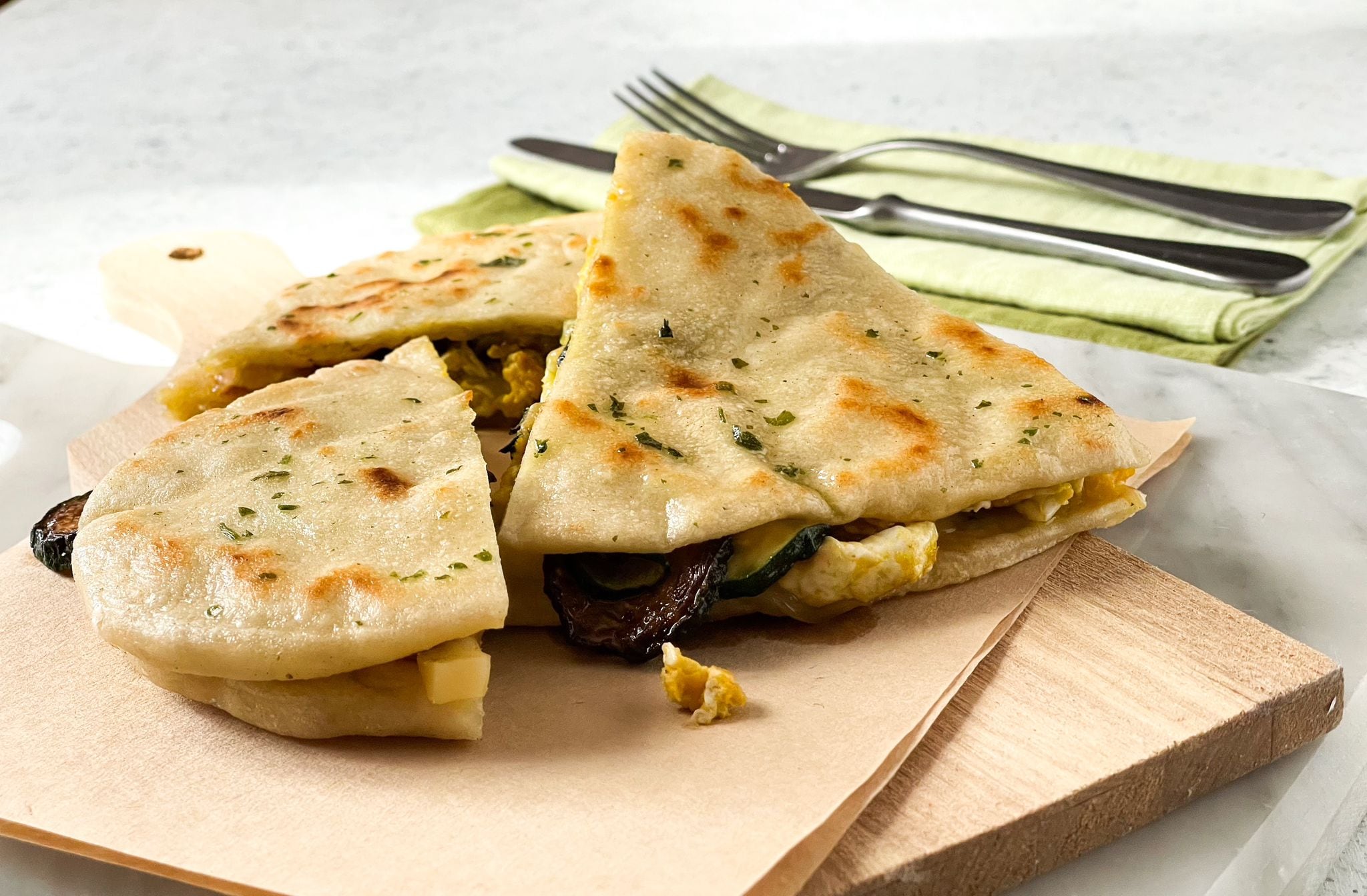 Sándwich de desayuno con naan