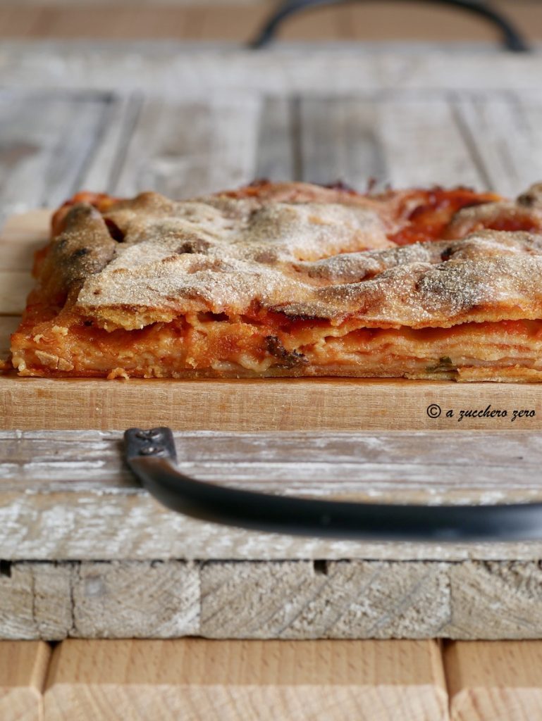 Scacce ragusane integrali pomodoro e formaggio taglio