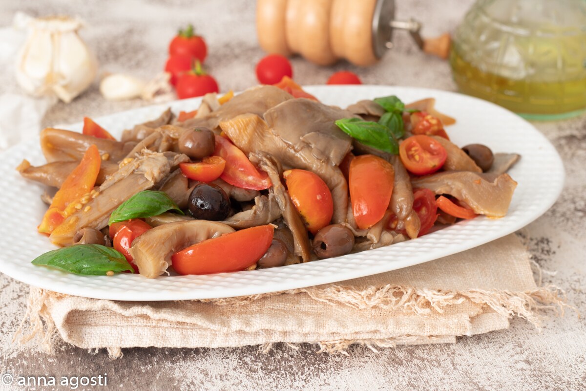 Setas pleurotus a la mediterránea en sartén