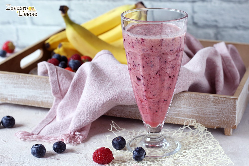 Smoothie de bayas de frutos del bosque
