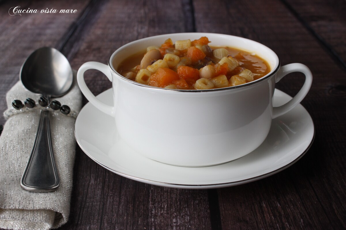 Sopa de calabaza y alubias