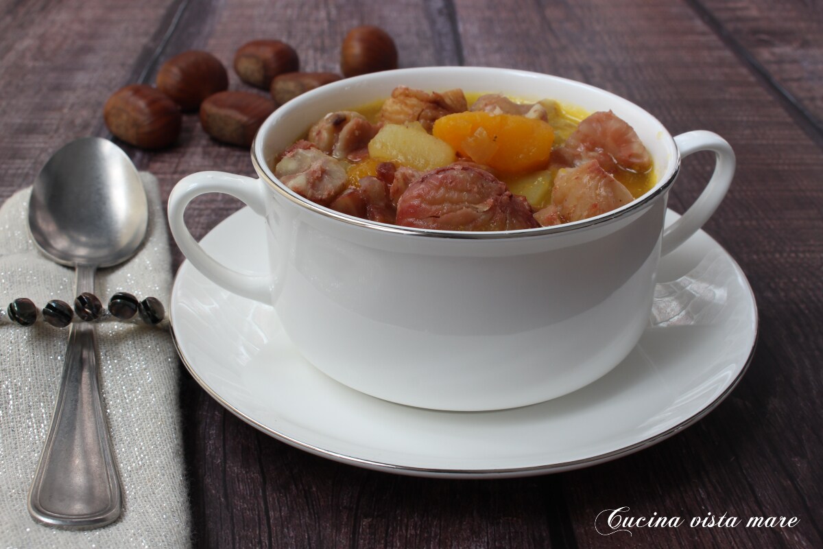Sopa de calabaza, patatas y castañas