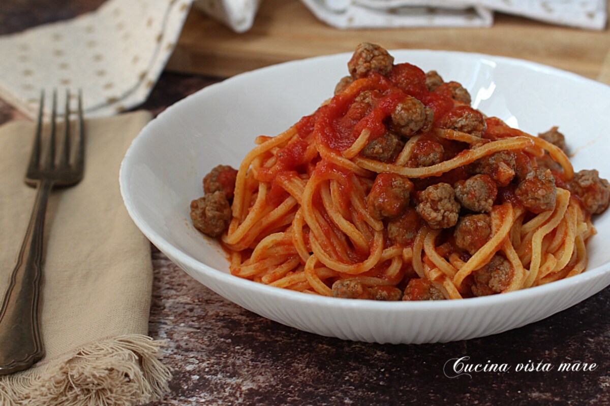 Spaghetti alla chitarra con albóndigas