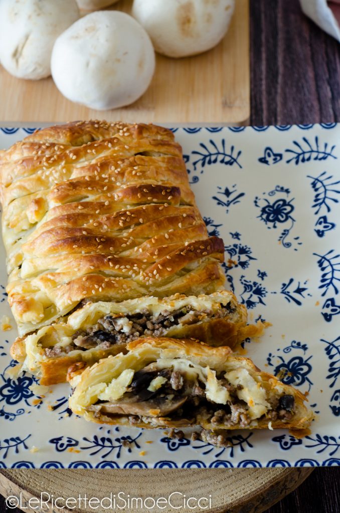 Strudel salado con setas y carne