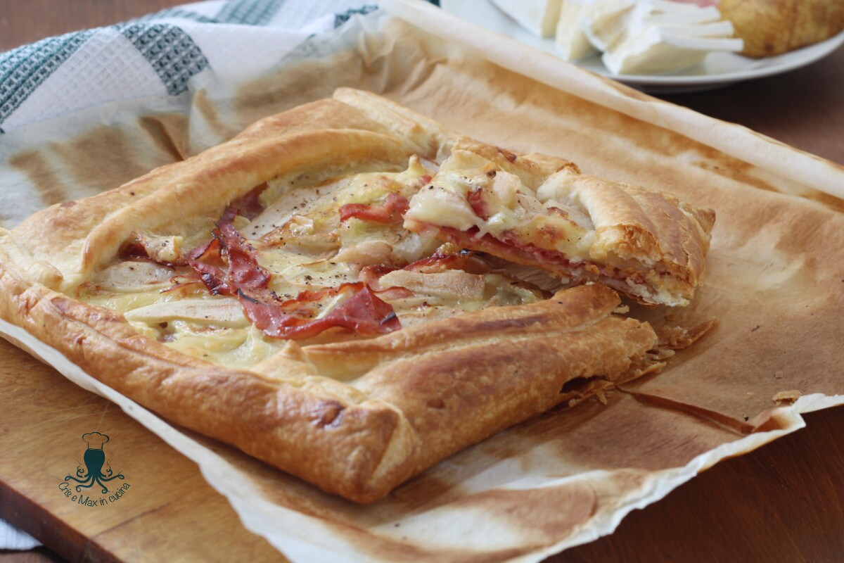 Tarta rústica de speck, brie y peras sin huevos