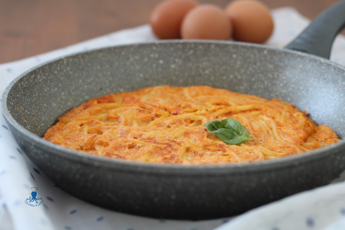 Tortilla de pasta en sartén, receta fácil de aprovechamiento
