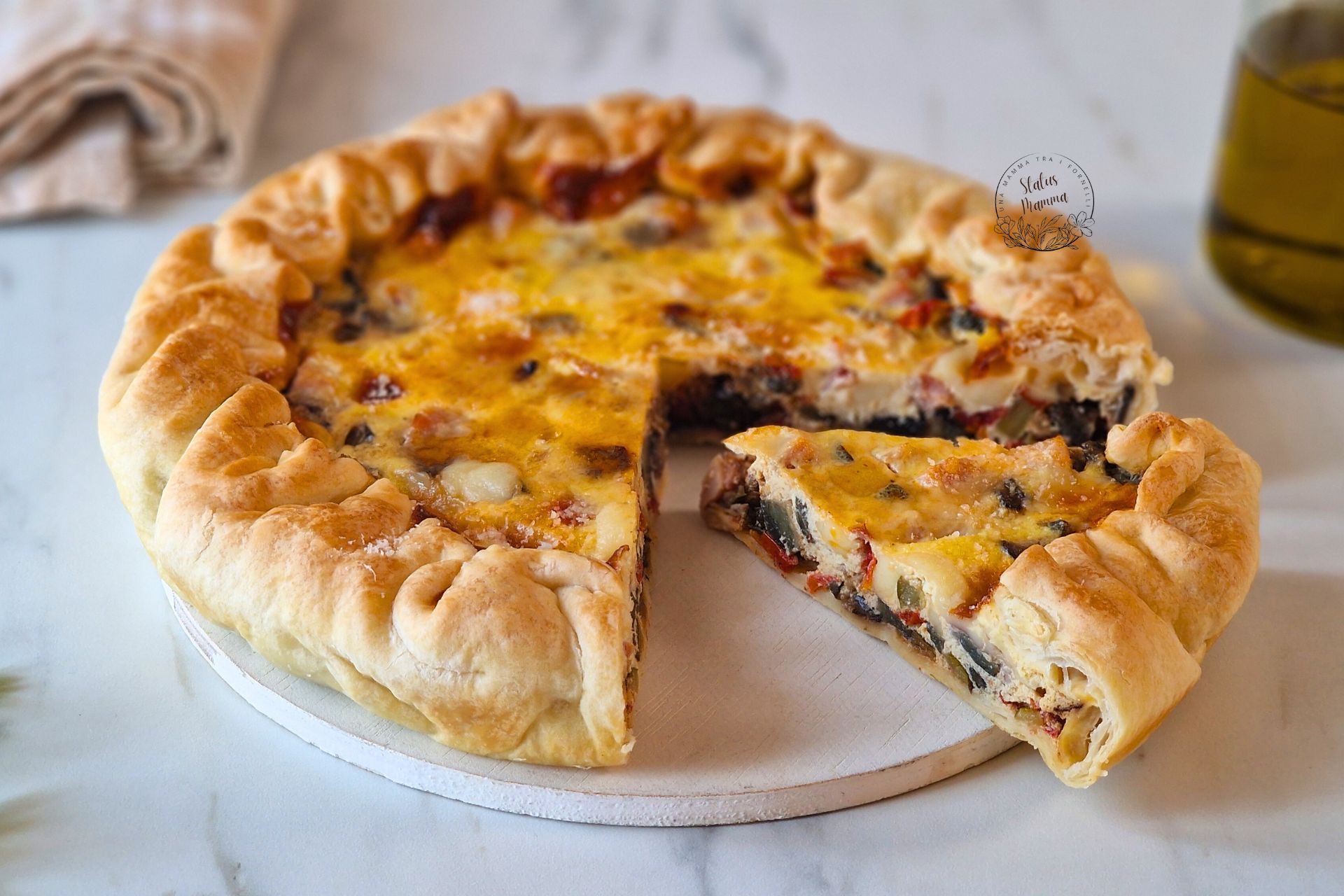 Tarta Salada con Calabacines, Berenjenas y Tomatitos – La Receta Salvacenas Lista en 5 Minutos