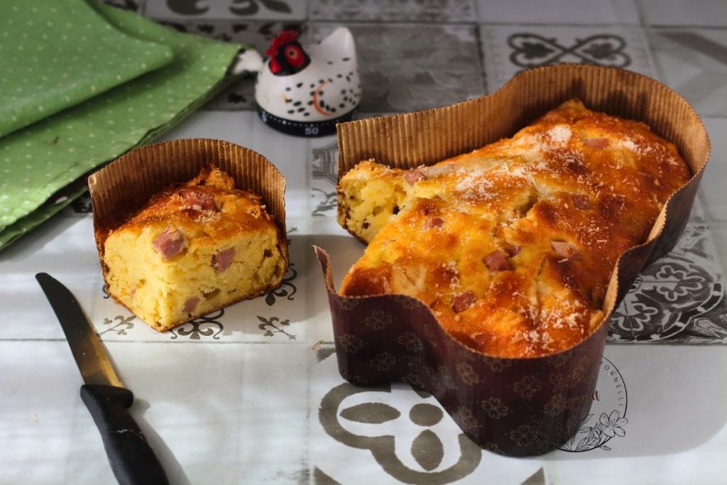 Tarta Salada con Forma de Campana de Pascua