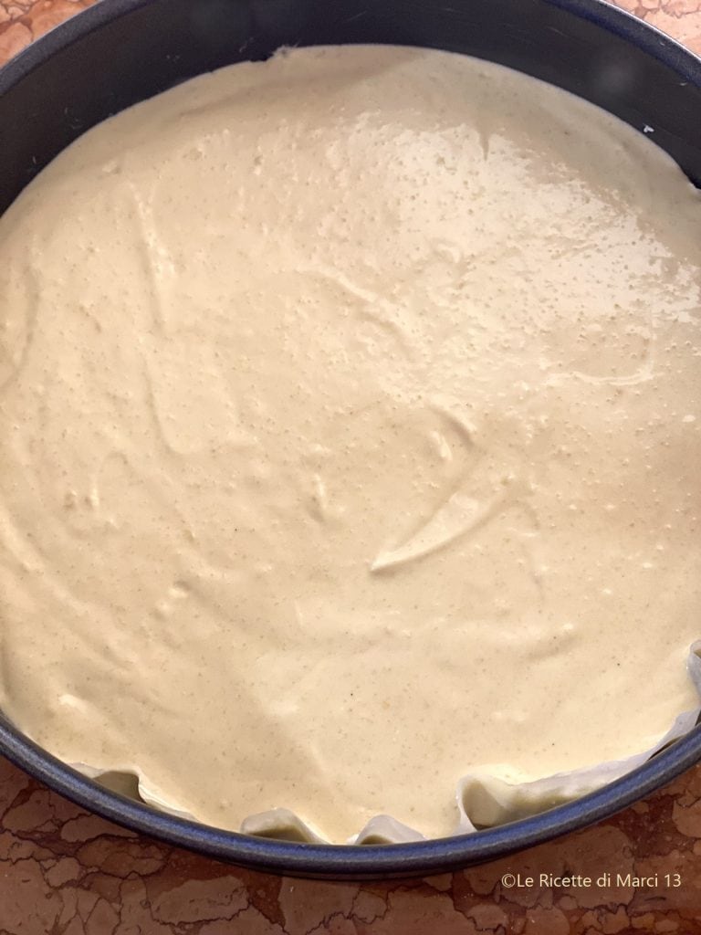 Tarta esponjosa de albaricoques frescos