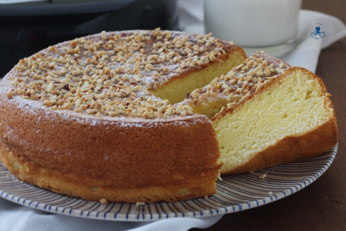 Tarta de yogur sin mantequilla en el multicooker
