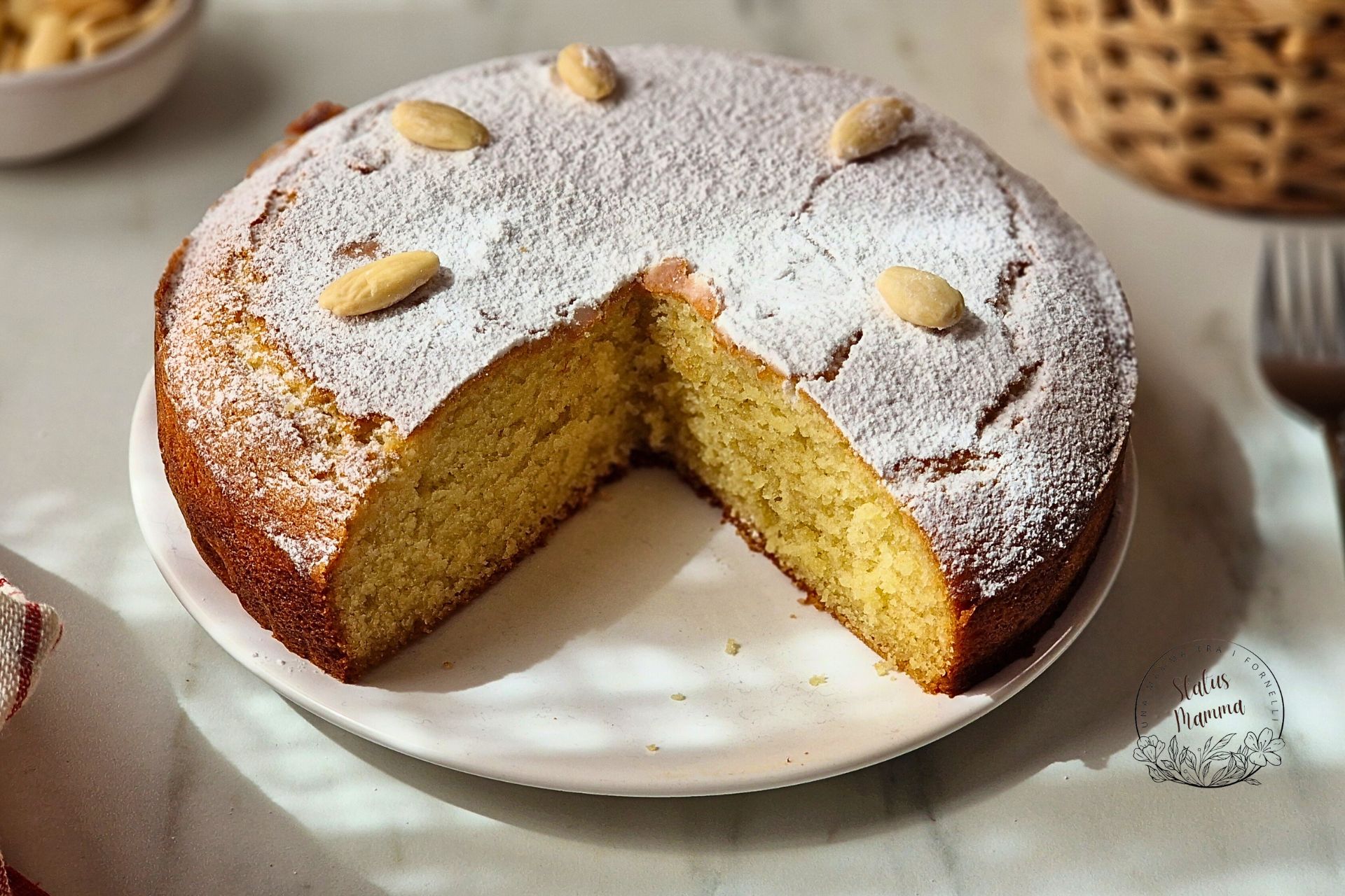 Tarta esponjosa con harina de almendras facilísima y súper aromática