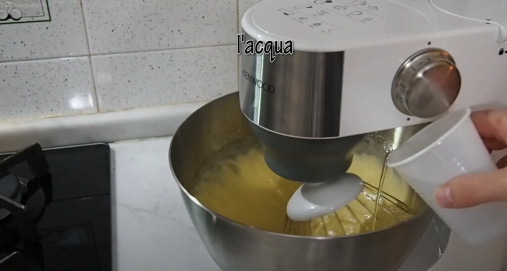 Agua a hilo en la batidora