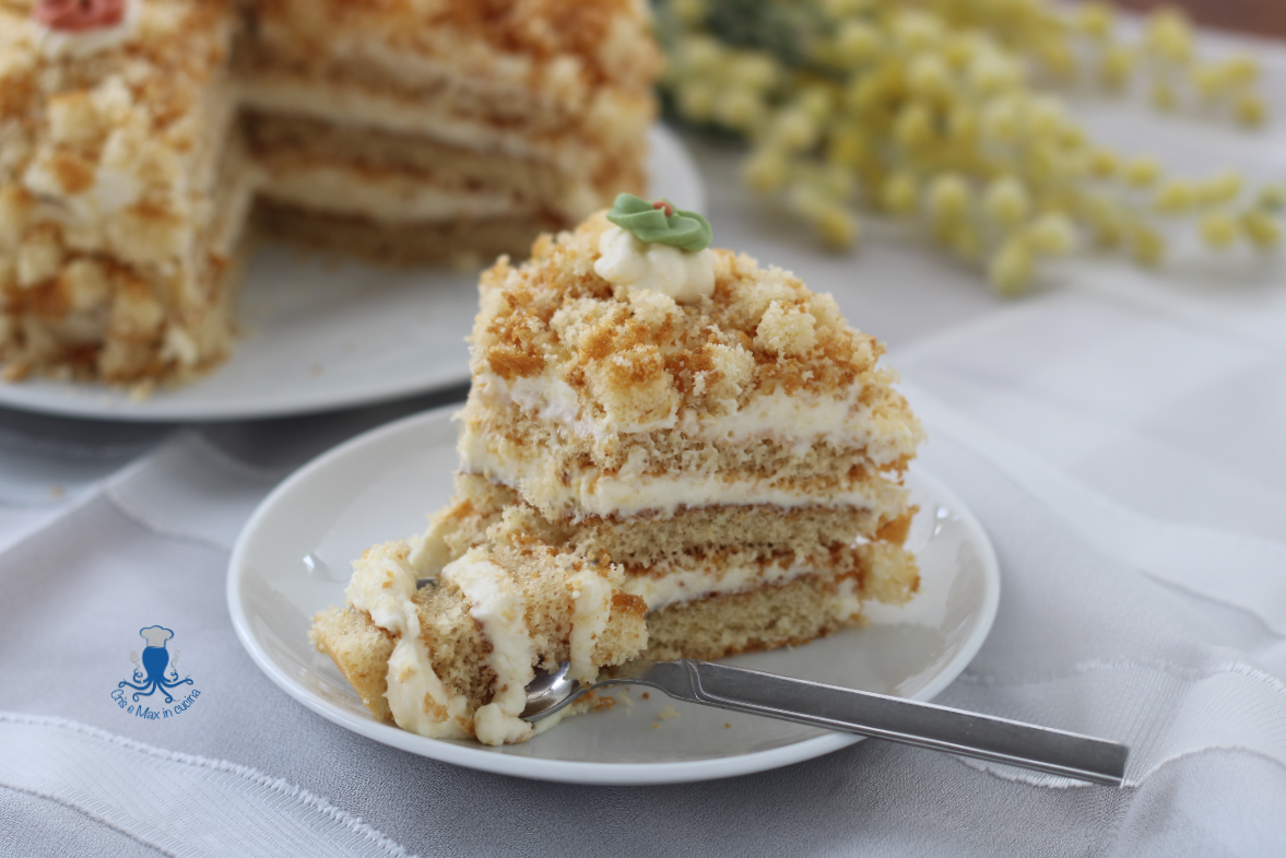 Tarta mimosa clásica, tarta para el Día de la Mujer 8 de marzo.