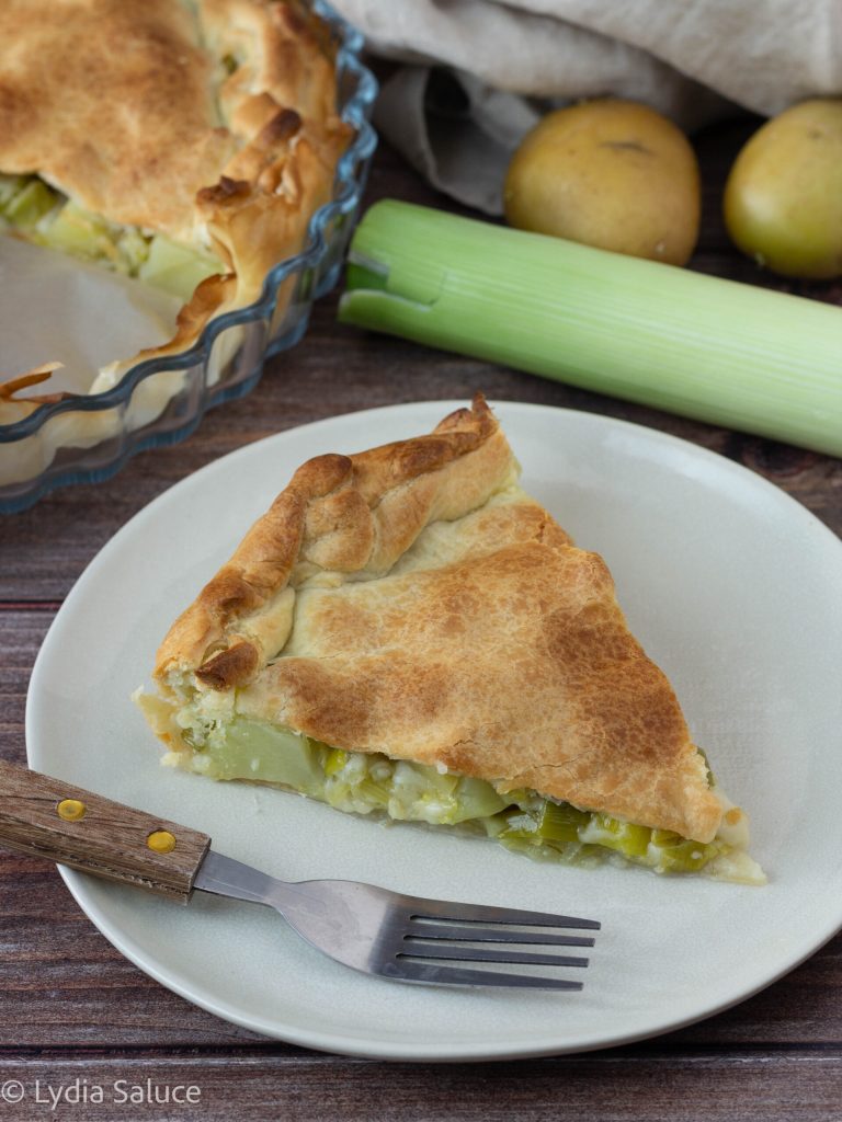 Tarta rústica de puerros y patatas