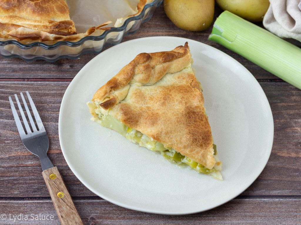 Tarta rústica de puerros y patatas