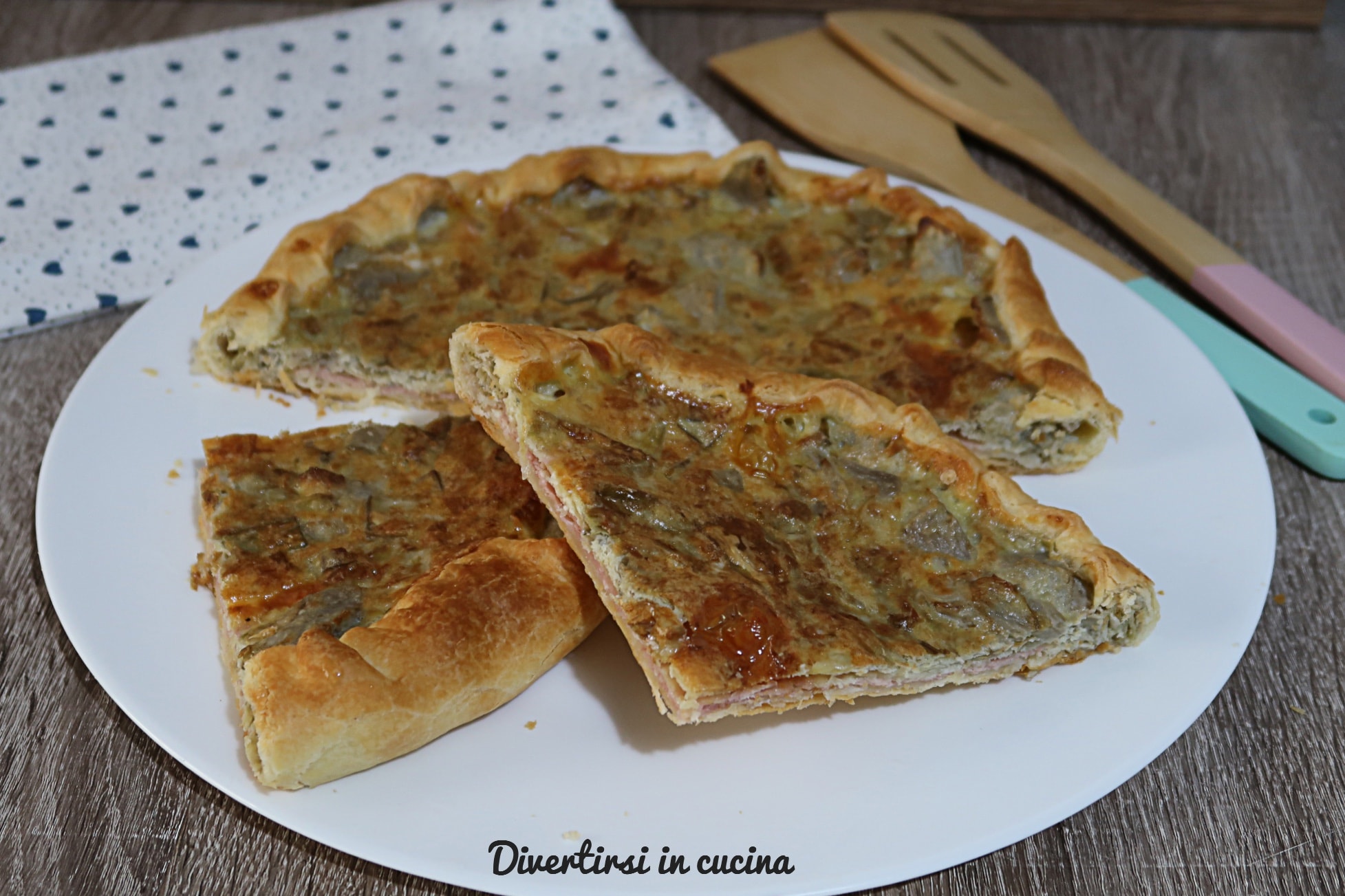 Tarta salada con alcachofas