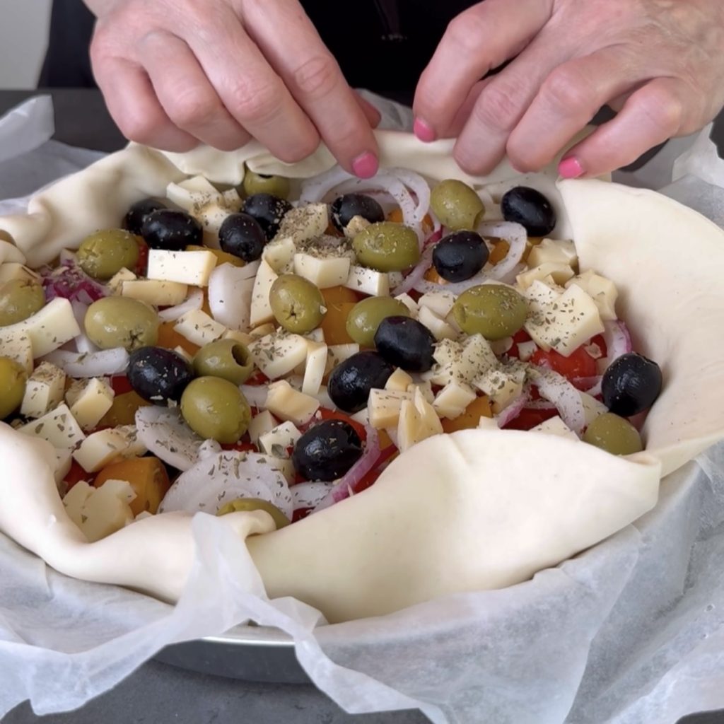 Tarta salada con tomatitos y scamorza