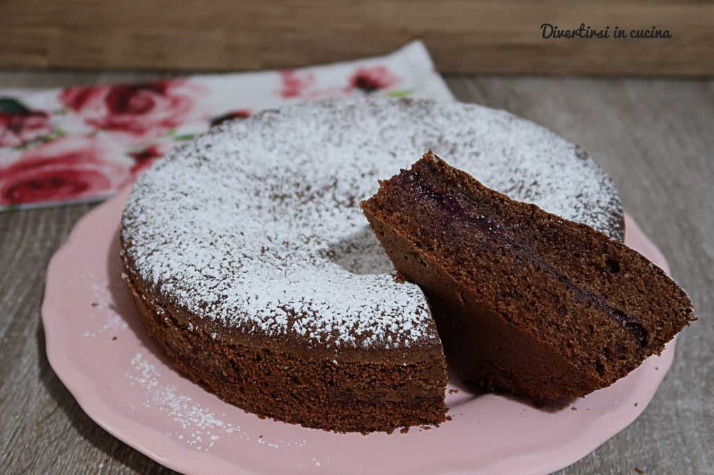Tarta vertida al agua con mermelada